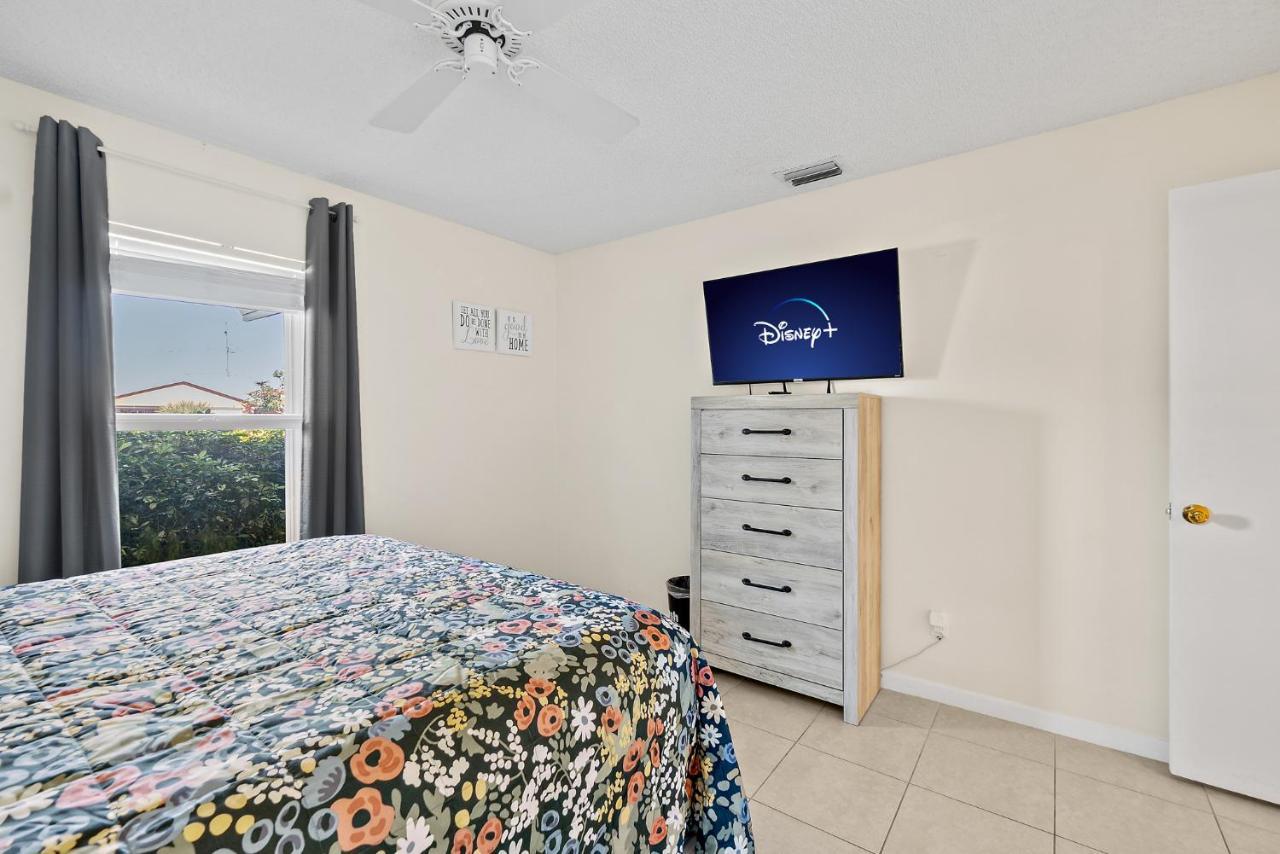 Oceanview Haven - 2Br Beach Townhome With Patio, Shared Heated Pool Steps From Paradise Beach Park! 멜버른 외부 사진
